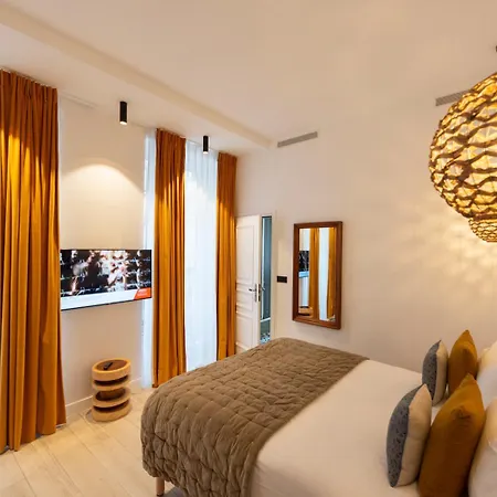O'lord, 4 Etoiles, De Luxe Champs-elysees